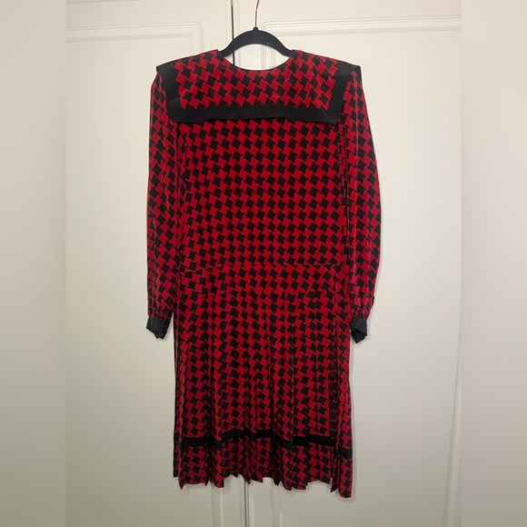 Vintage 1980’s 100% Silk Albert Nipon Portrait Collar Drop Waist Dress - Picture 3 of 14